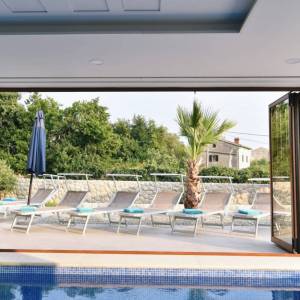 OTOK KRK - Luksuzna vila s unutarnjim bazenom