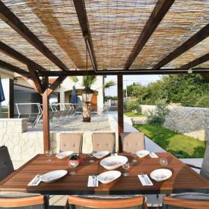 OTOK KRK - Luksuzna vila s unutarnjim bazenom