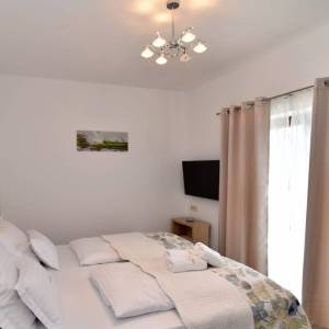 OTOK KRK - Luksuzna vila s unutarnjim bazenom