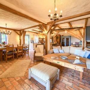 OTOK KRK, MALINISKA – Rustikalna kuća s bazenom i pogledom na more