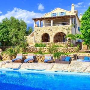 OTOK KRK, MALINISKA – Rustikalna kuća s bazenom i pogledom na more