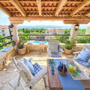 OTOK KRK, MALINISKA – Rustikalna kuća s bazenom i pogledom na more