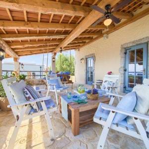 OTOK KRK, MALINISKA – Rustikalna kuća s bazenom i pogledom na more