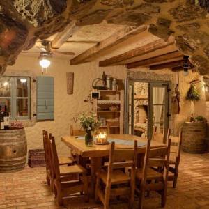 OTOK KRK, MALINISKA – Rustikalna kuća s bazenom i pogledom na more