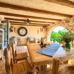 OTOK KRK, MALINISKA – Rustikalna kuća s bazenom i pogledom na more