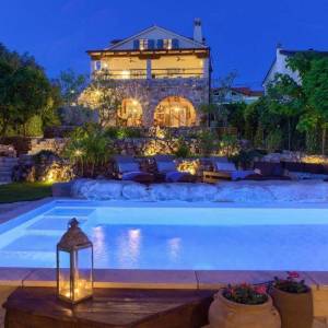 OTOK KRK, MALINISKA – Rustikalna kuća s bazenom i pogledom na more