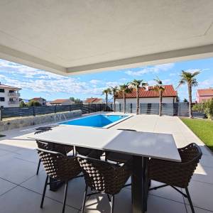 Otok Krk, Malinska - apartman u prizemlju s bazenom