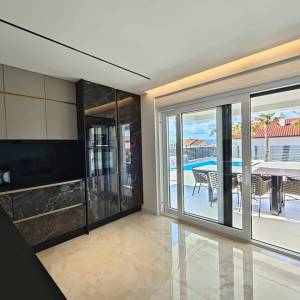 Otok Krk, Malinska - apartman u prizemlju s bazenom