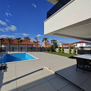 Otok Krk, Malinska - apartman u prizemlju s bazenom