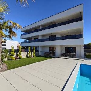 Otok Krk, Malinska - apartman u prizemlju s bazenom