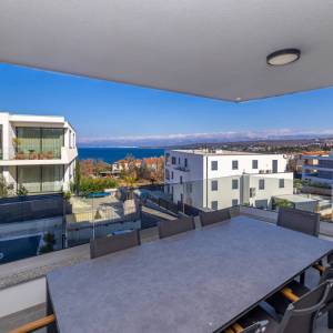 OTOK KRK, Malinska - Apartman s bazenom i pogledom na more