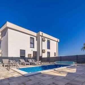 OTOK KRK, Malinska - Apartman s bazenom i pogledom na more