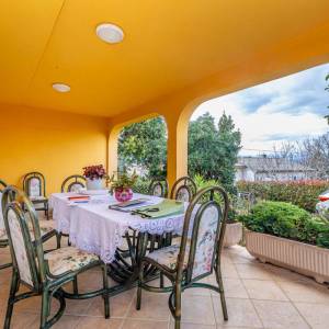 OTOK KRK, Malinska – Dvojna kuća na mirnoj lokaciji blizu plaže 