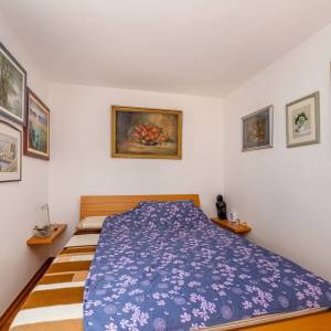 OTOK KRK, Malinska – Dvojna kuća na mirnoj lokaciji blizu plaže 