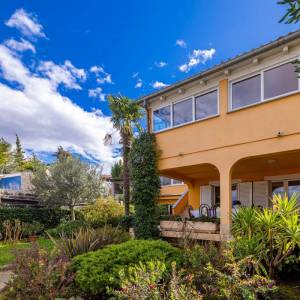 OTOK KRK, Malinska – Dvojna kuća na mirnoj lokaciji blizu plaže 