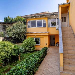 OTOK KRK, Malinska – Dvojna kuća na mirnoj lokaciji blizu plaže 