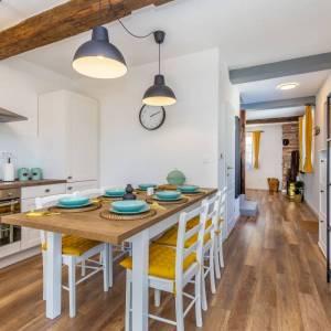 OTOK KRK,  MALINSKA - Dvojna kuća s bazenom za turistički najam