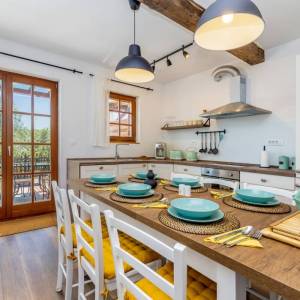 OTOK KRK,  MALINSKA - Dvojna kuća s bazenom za turistički najam