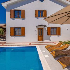 OTOK KRK,  MALINSKA - Dvojna kuća s bazenom za turistički najam