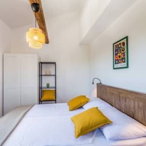 OTOK KRK,  MALINSKA - Dvojna kuća s bazenom za turistički najam