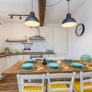 OTOK KRK,  MALINSKA - Dvojna kuća s bazenom za turistički najam