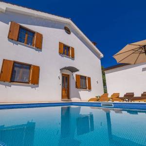 OTOK KRK,  MALINSKA - Dvojna kuća s bazenom za turistički najam