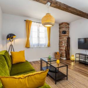 OTOK KRK,  MALINSKA - Dvojna kuća s bazenom za turistički najam