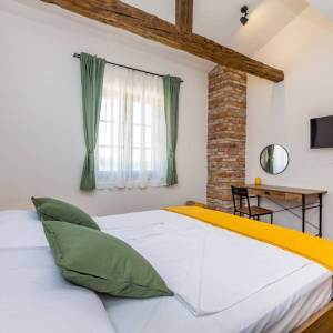 OTOK KRK,  MALINSKA - Dvojna kuća s bazenom za turistički najam