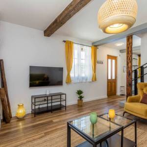 OTOK KRK,  MALINSKA - Dvojna kuća s bazenom za turistički najam