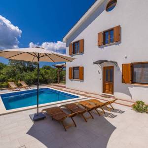 OTOK KRK,  MALINSKA - Dvojna kuća s bazenom za turistički najam