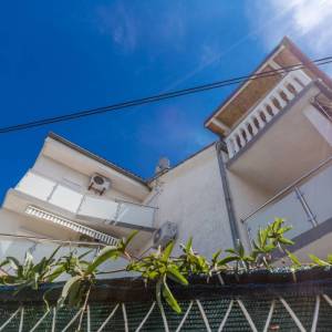 OTOK KRK, MALINSKA - Dvojna kuća s 4 apartmana i pogledom na more