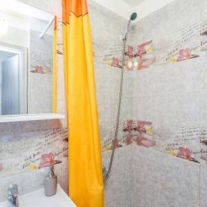 OTOK KRK, MALINSKA - Dvojna kuća s 4 apartmana i pogledom na more