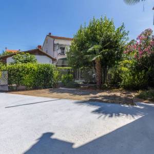 OTOK KRK, MALINSKA - Dvojna kuća s 4 apartmana i pogledom na more