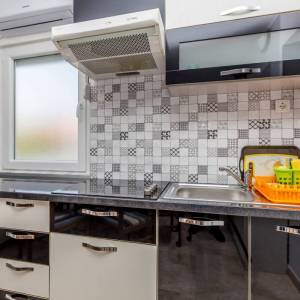 OTOK KRK, MALINSKA - Dvojna kuća s 4 apartmana i pogledom na more