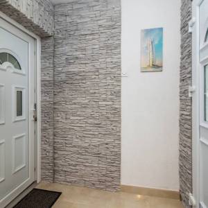 OTOK KRK, MALINSKA - Dvojna kuća s 4 apartmana i pogledom na more