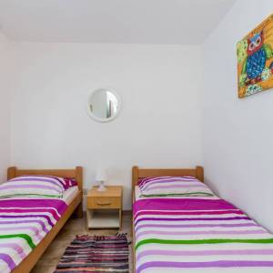 OTOK KRK, MALINSKA - Dvojna kuća s 4 apartmana i pogledom na more