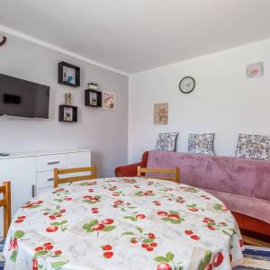 OTOK KRK, MALINSKA - Dvojna kuća s 4 apartmana i pogledom na more
