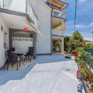 OTOK KRK, MALINSKA - Dvojna kuća s 4 apartmana i pogledom na more