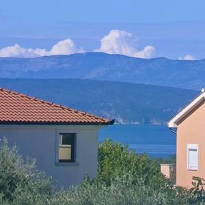 OTOK KRK, MALINSKA - Građevinsko zemljište, tri parcele s ishođenjem dozvole u tijeku