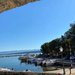 OTOK KRK, MALINSKA - Kuća prvi red do mora