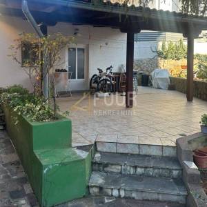 Otok Krk, Malinska, kuća s 5 apartmana + poslovni prostor + dodatni studio app