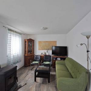 OTOK KRK, MALINSKA - Kućica u masliniku