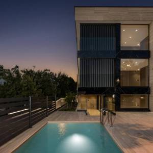 OTOK KRK, MALINSKA - Penthouse s bazenom na samo 150 metara od mora