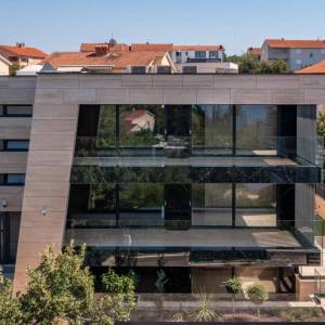 OTOK KRK, MALINSKA - Penthouse s bazenom na samo 150 metara od mora