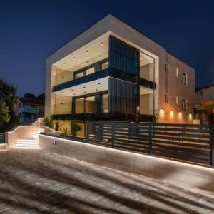 OTOK KRK, MALINSKA - Penthouse s bazenom na samo 150 metara od mora