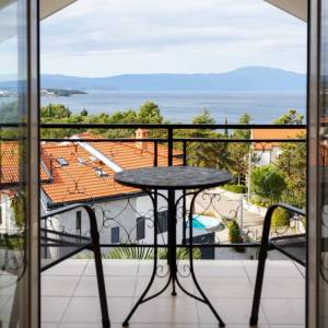 OTOK KRK, MALINSKA - Renovirana apartmanska kuća u blizini mora