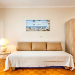 OTOK KRK, MALINSKA - Renovirana apartmanska kuća u blizini mora