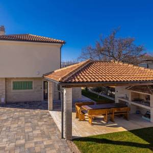 OTOK KRK, MALINSKA - Rustikalna villa s bazenom i pogledom na more