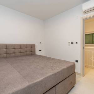 OTOK KRK, MALINSKA - Rustikalna villa s bazenom i pogledom na more