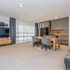 OTOK KRK, MALINSKA - Rustikalna villa s bazenom i pogledom na more